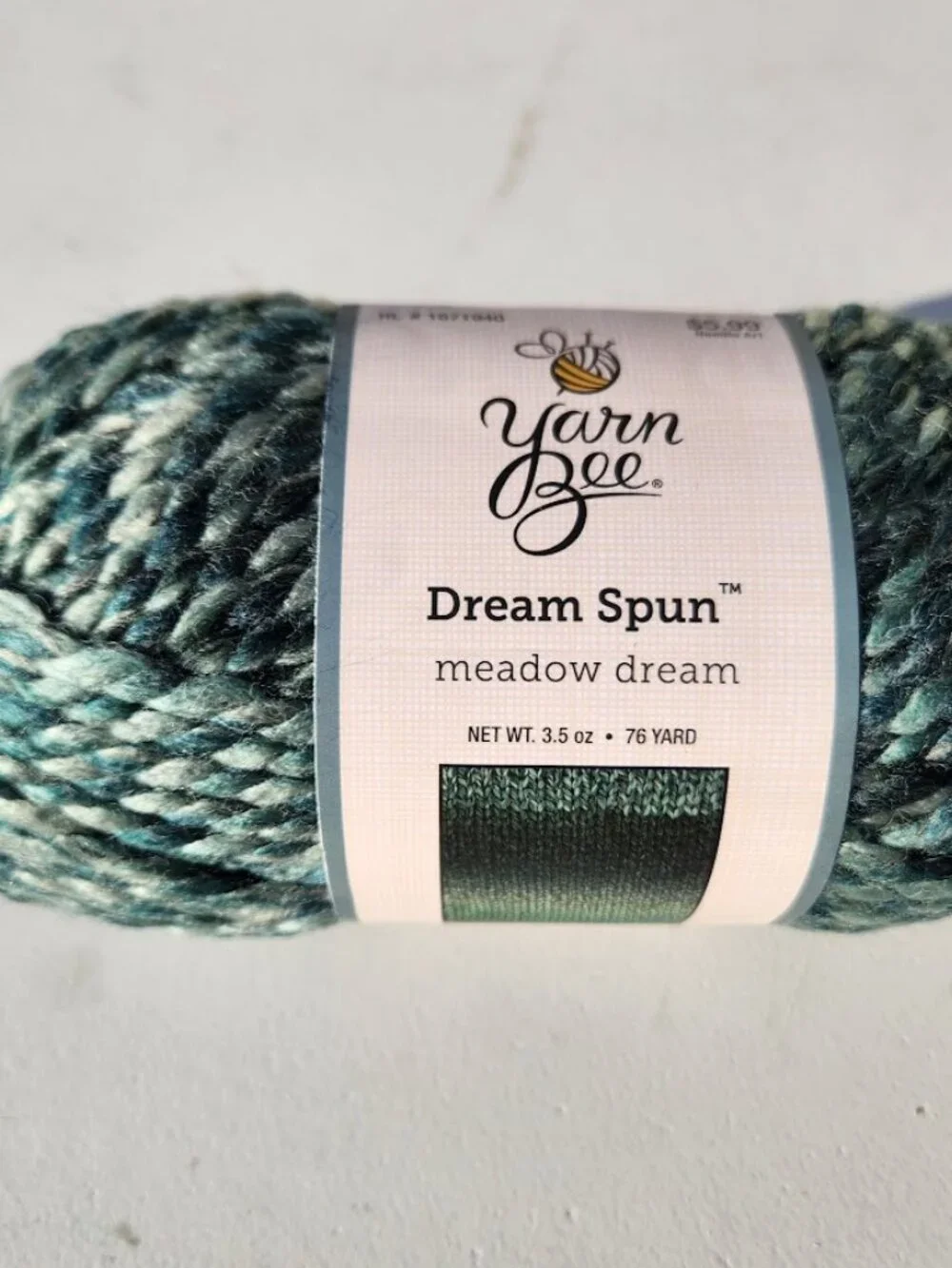 NEW Soft Yarn Bee Bulky Crocheting Knitting Soft Skein Green Meadow Dream 76 Yar
